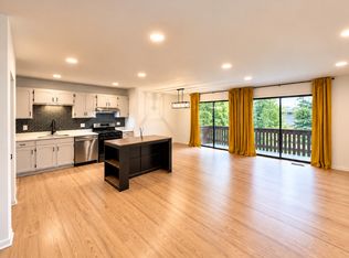 906 Cross Creek Dr N, Roselle, IL 60172