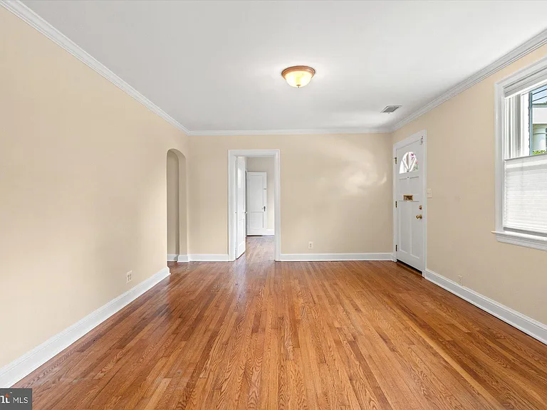 16 E Braddock Rd — Photo 8