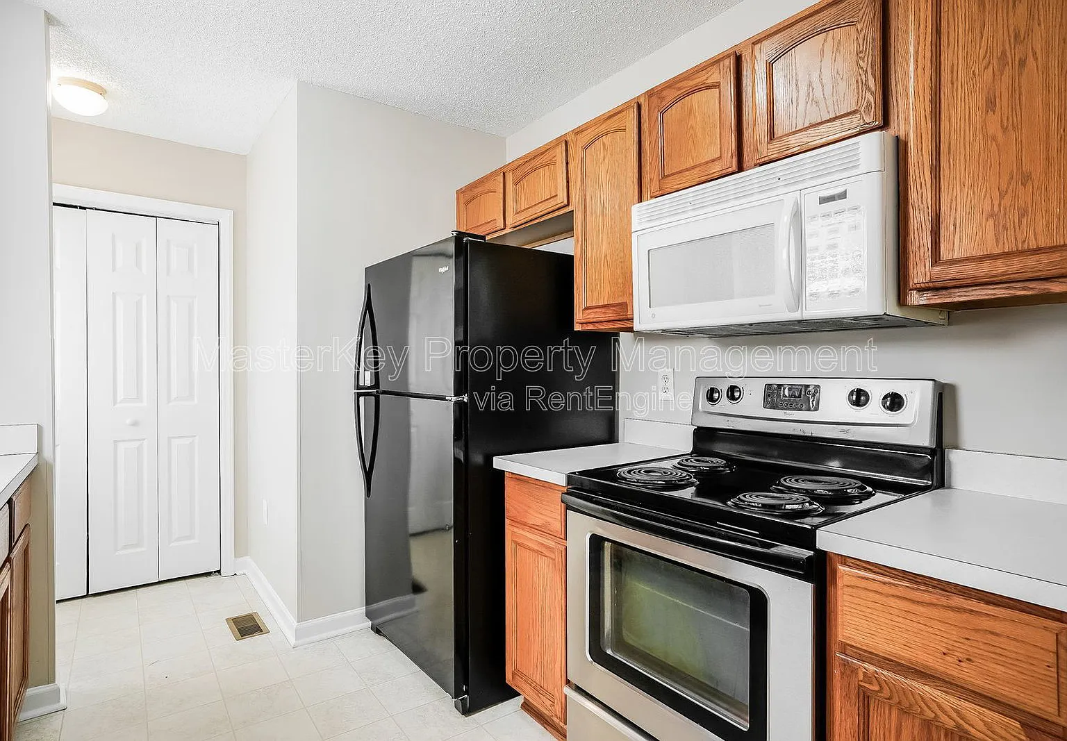 3 bed, 2.0 bath, 1144 sqft, $1,700 — Photo 3