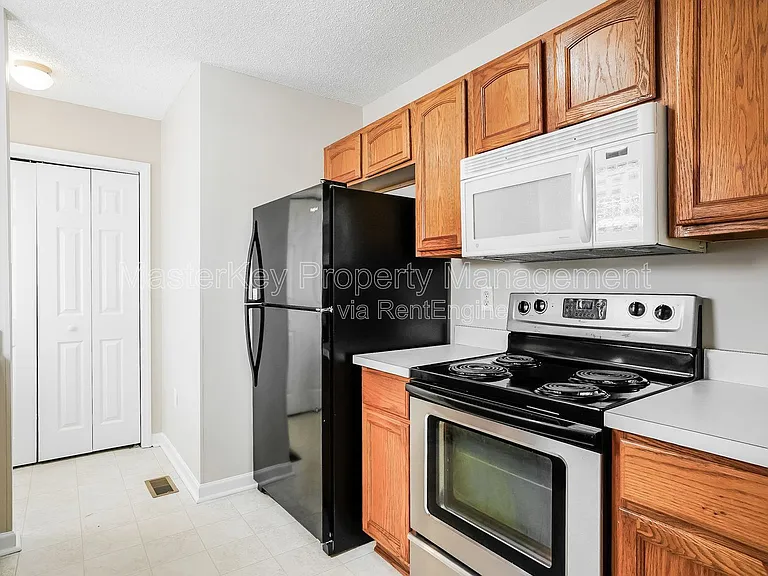 317 Cross Hill Ln — Photo 3