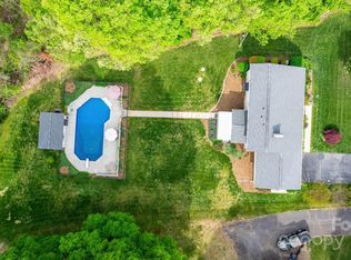 5486 Suttlemyre Ln, Hickory, NC 28601