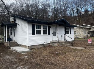 1022 Bluff St, Seneca, MO 64865