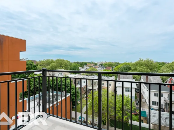 1946 Ocean Avenue image 11 of 19