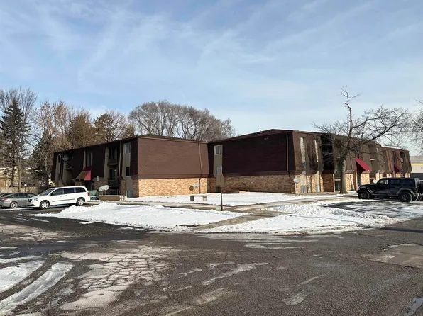 21761 Hillside Dr, Clinton Township, MI 48035