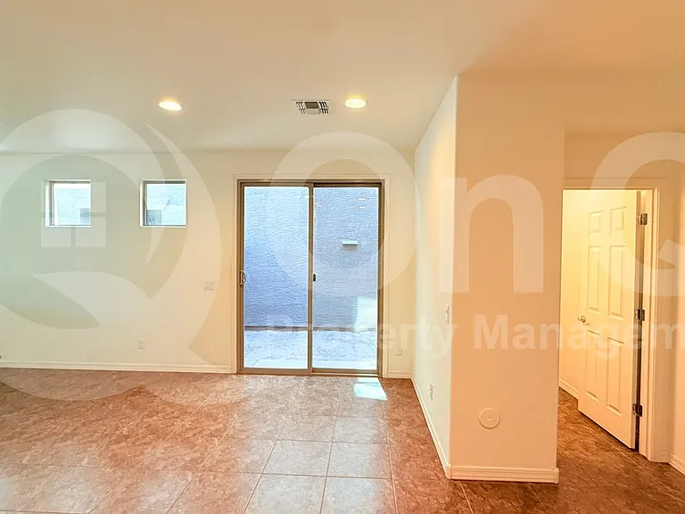3706 S 57th Ln — Photo 3