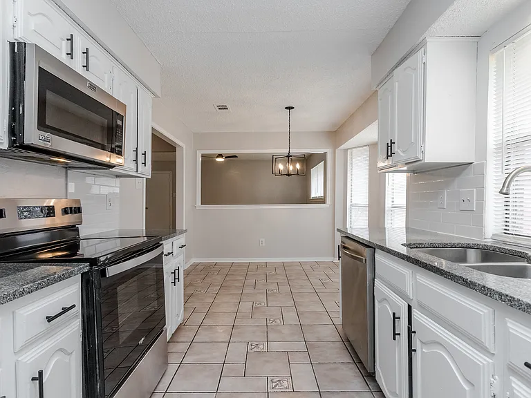 4617 Olympia Dr — Photo 26