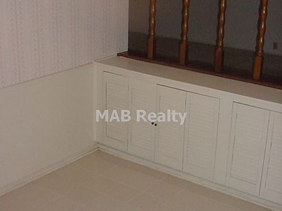 5th image of 350 Wildbriar Dr