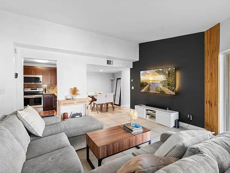 161 Santa Clara Dr #10 — Photo 2