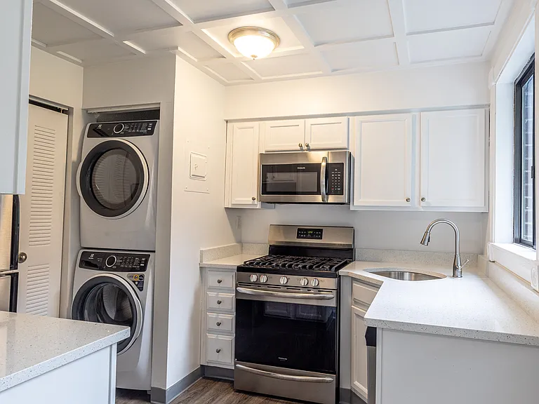 Hathaway Farms Townhomes at Northampton — Photo 7