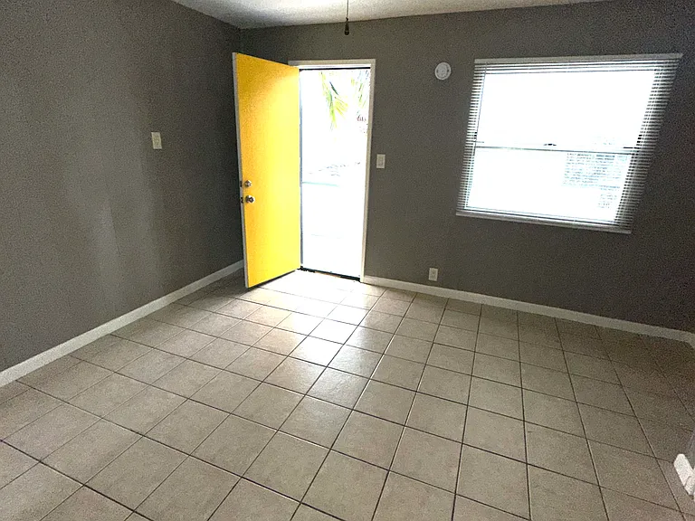 1101 Cherry Ave #12 — Photo 3