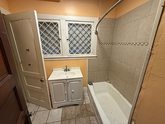 4th image of 718 S Park St #1