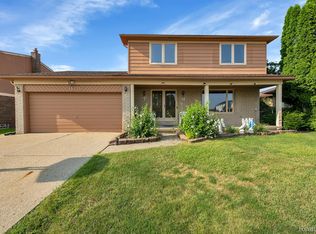 3179 Elmcrest Rd, Sterling Heights, MI 48310