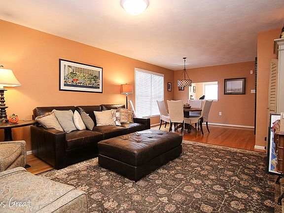 4th image of 2574 Creston Ave SW