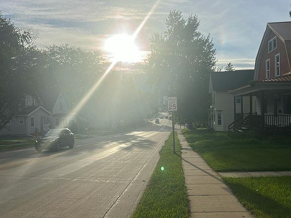 4th image of 820 E Lake St