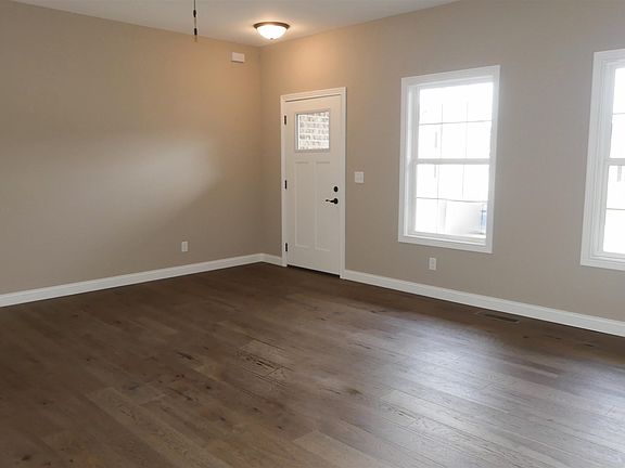2nd image of 1610 Hills Dr