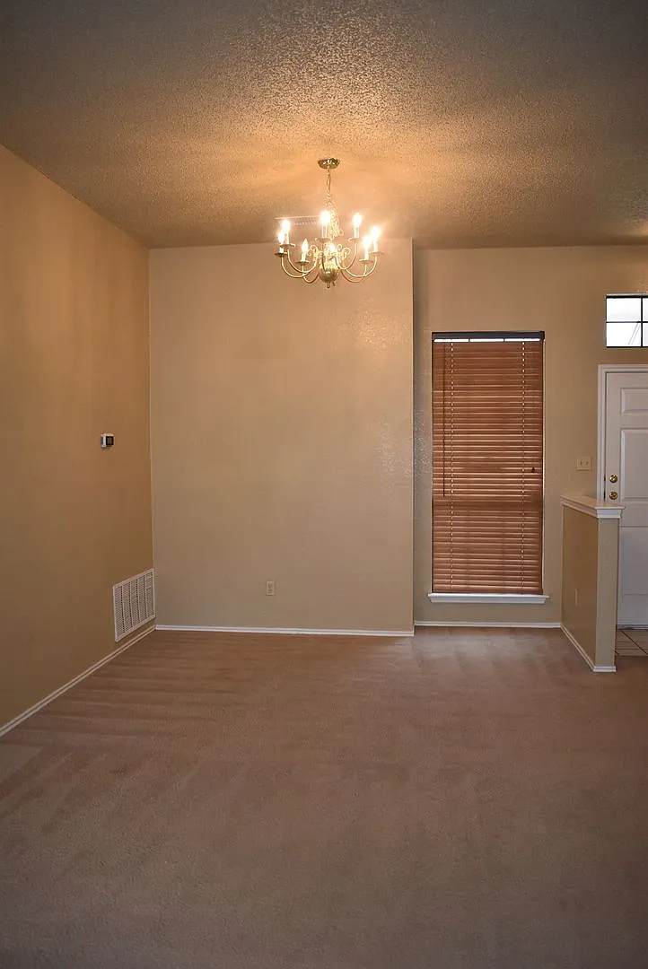 Spacious 3bd/2ba pet friendly home with privacy fence in Harker Heights! — Photo 3
