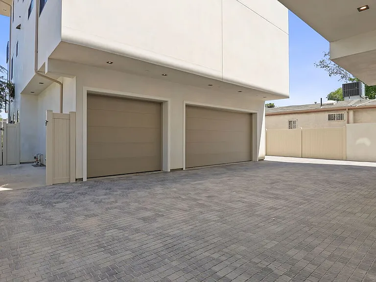 10842 Peach Grove St #B — Photo 39