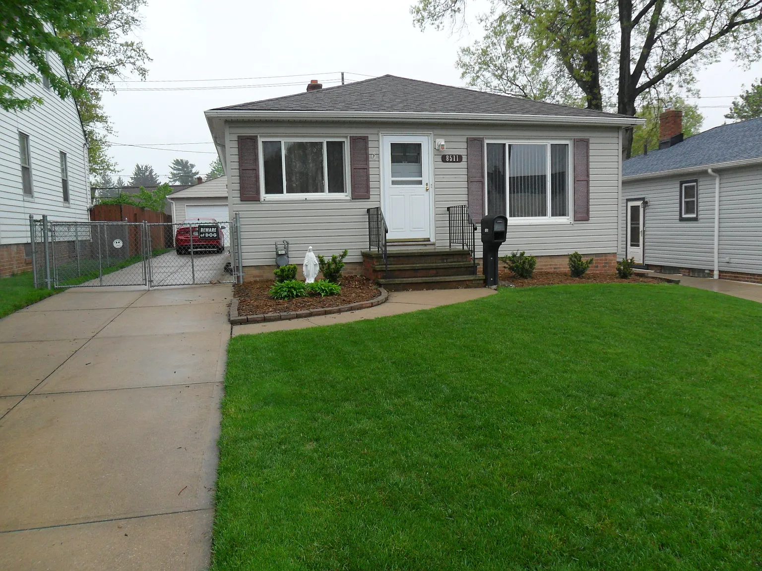 8511 Pinegrove Ave photo 1