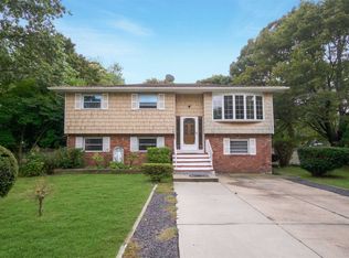 32 New Hampshire Ave, Bay Shore, NY 11706