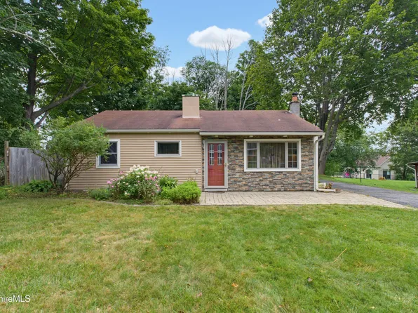6 May St, Lenox, MA 01240