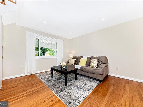 3rd image of 14107 Oakvale St