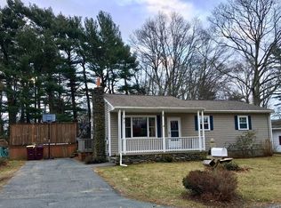 8 Earl St, Acushnet, MA 02743