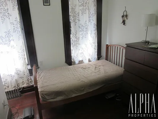 Rented by Alpha Properties NYC I LLC | media 54