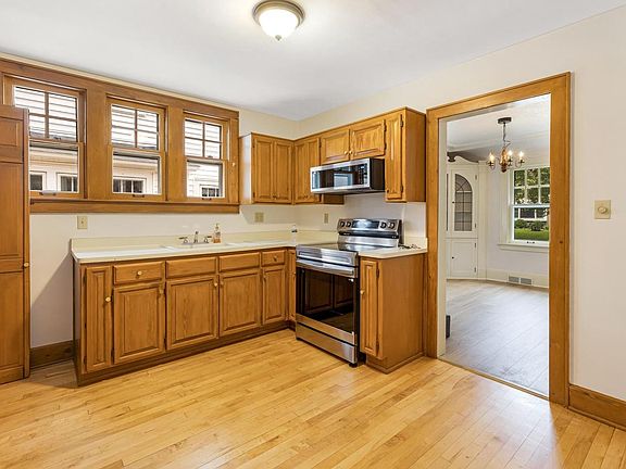 5th image of 5901 N Shoreland AVENUE