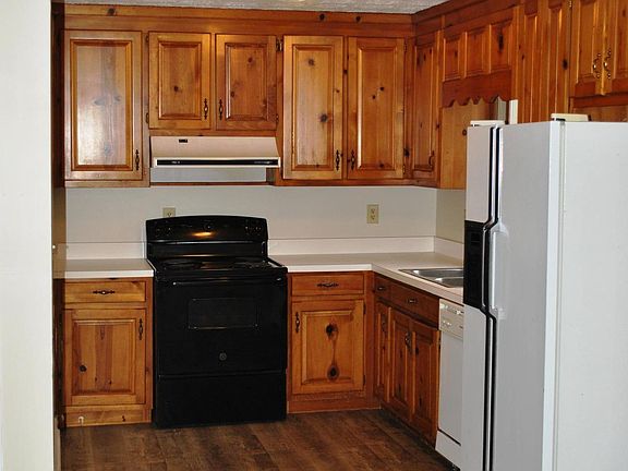 4th image of 85 Castlewood Ct