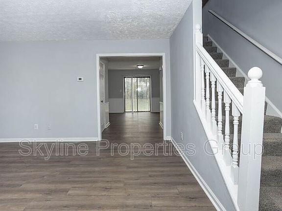 3rd image of 121 Toby Springs Ln