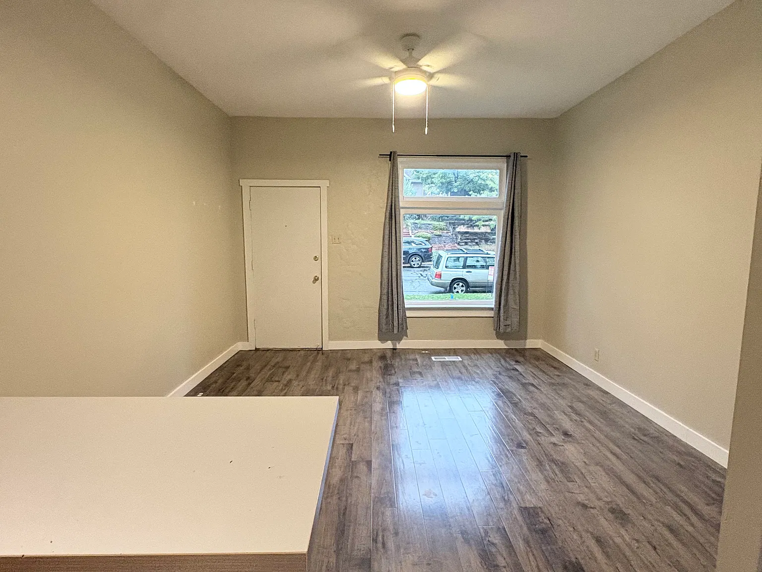 2 bed, 900 sqft, $1,550 — Photo 2