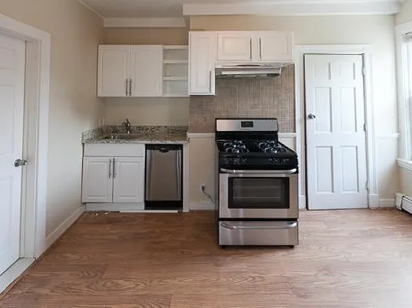 367 Maverick St #1R, Boston, MA 02128