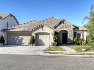 1944 N Whiteash Ave, Clovis, CA