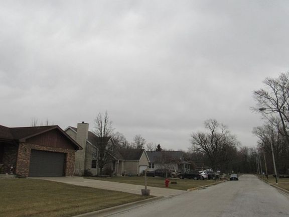 4th image of 3221 Lawrence Ave