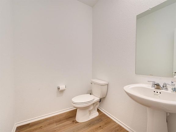 5th image of 1208 Sweetspire St