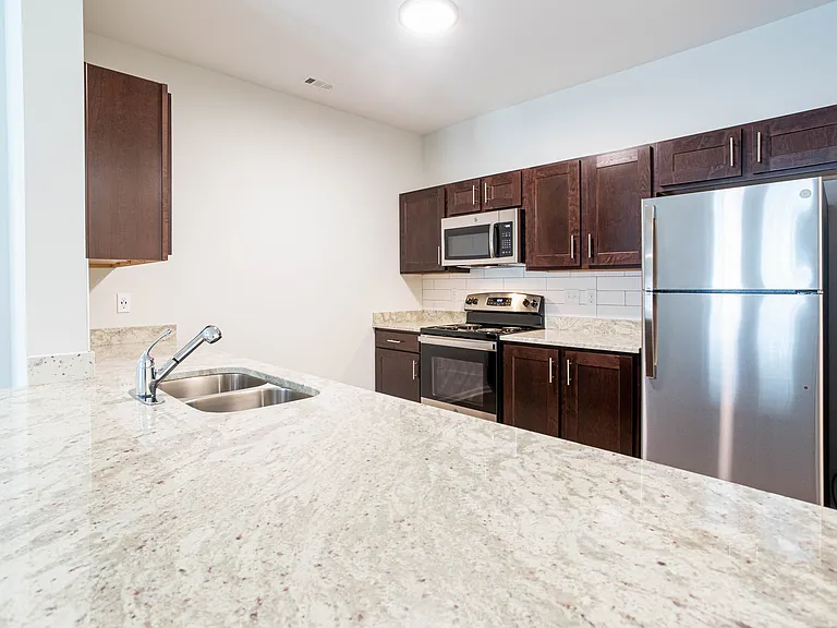 Frontgate Apartments — Photo 1