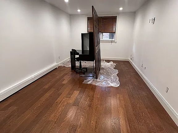5th image of 20-18 29th St #1F