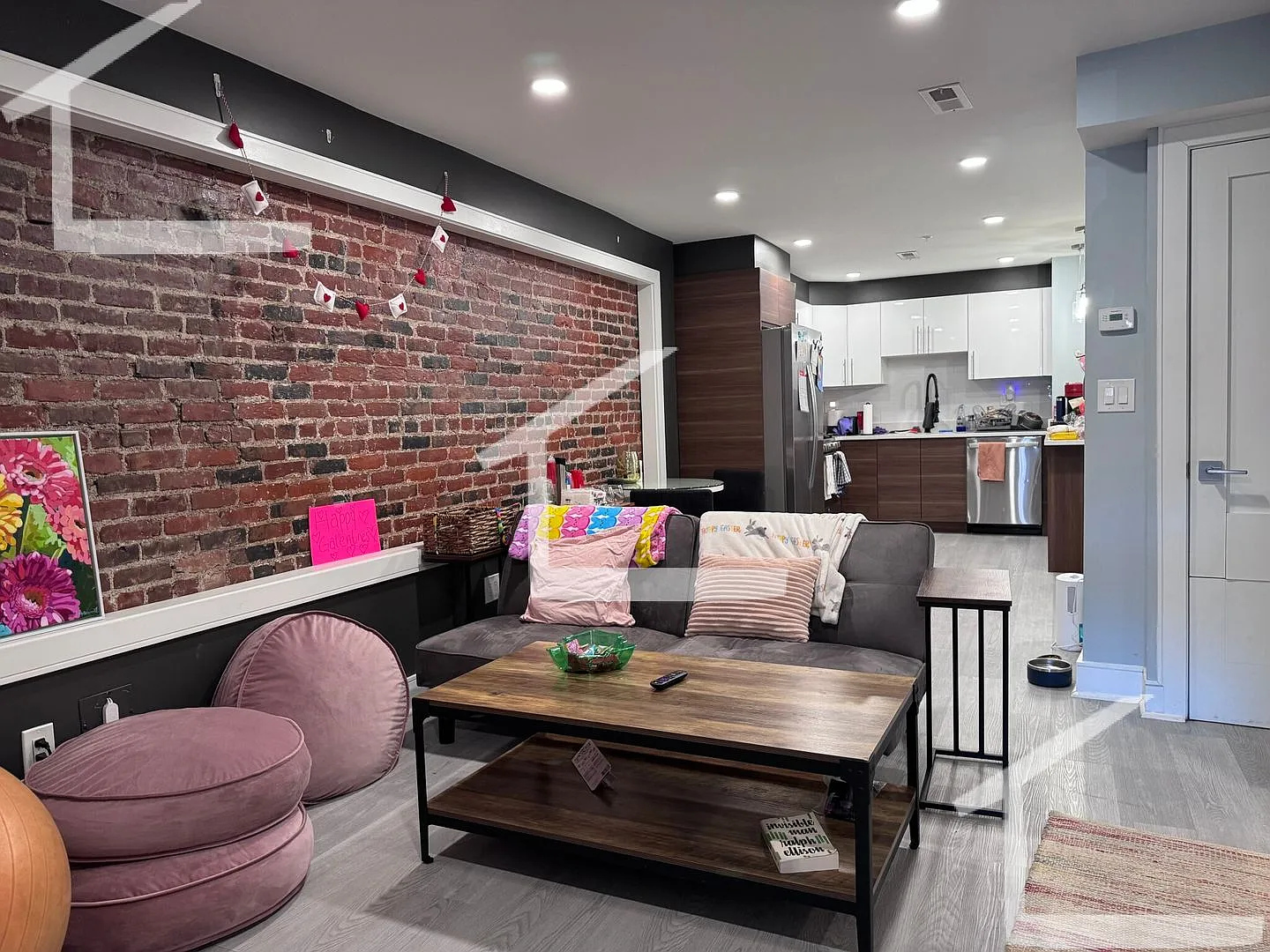 Charming 3 Bedroom-No Broker Fee — Photo 1