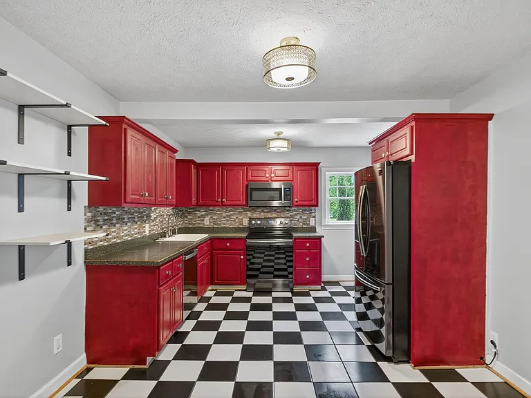 114 Battle Rd — Photo 32