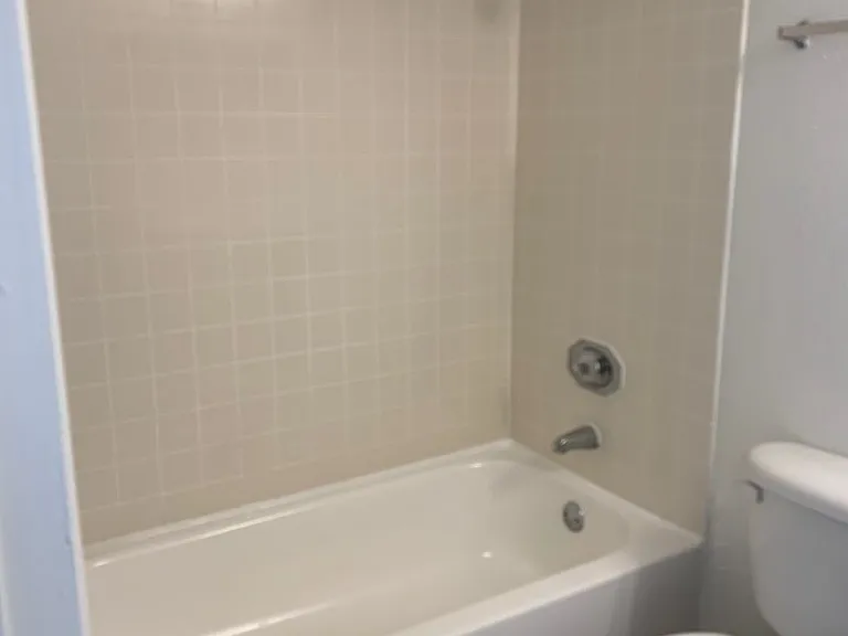 Emerald Cove Apartments — Photo 154
