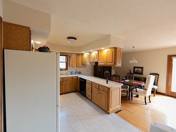 5th image of 10 Linwood Dr