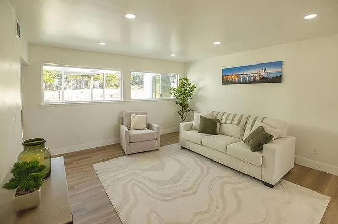 1460 Mescal St — Photo 2