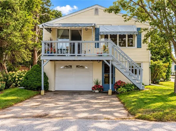 975 Anthony Rd, Portsmouth, RI 02871