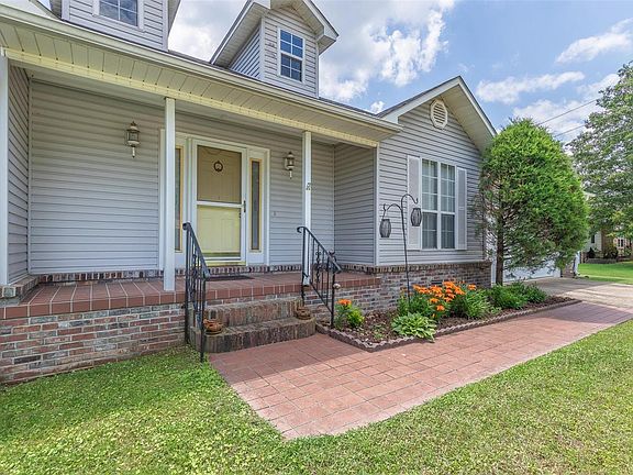 3rd image of 2001 Bryant Ln