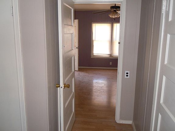 4th image of 1816 S Hill St