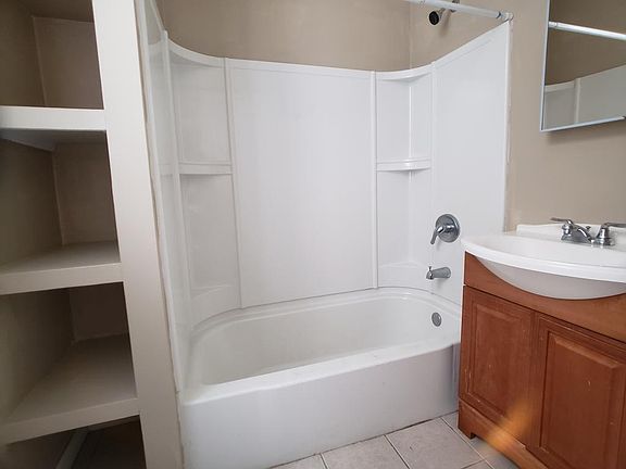 5th image of 3220 W Oxford St #2