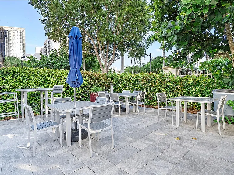 17050 N Bay Rd #807 — Photo 46