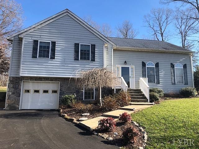 1st image of 215 Ivy West Ct