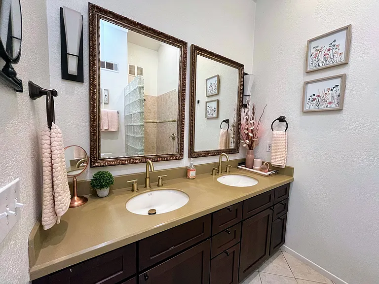 2051 Cliff Dr #18 — Photo 14