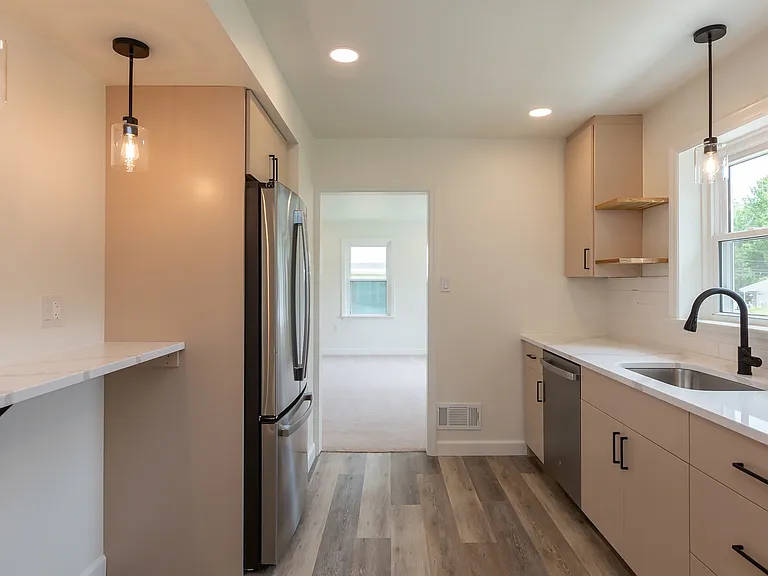 1307 Meadowcreek Ln — Photo 2